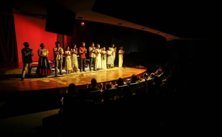 Gran respuesta del público en la presentación de “Arizona Cruising” en el Centro Cultural Ernesto Ochoa Guillemard