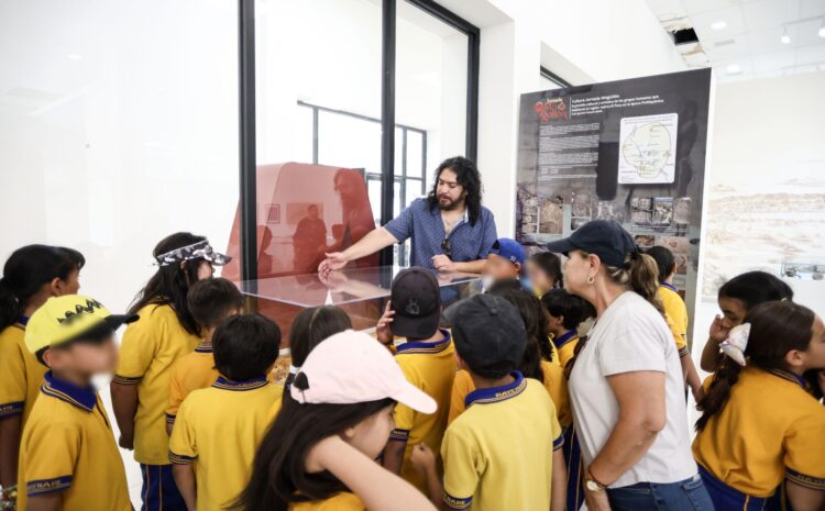  Estudiantes del Colegio Rayenare participaron en recorrido cultural en el MAHCH