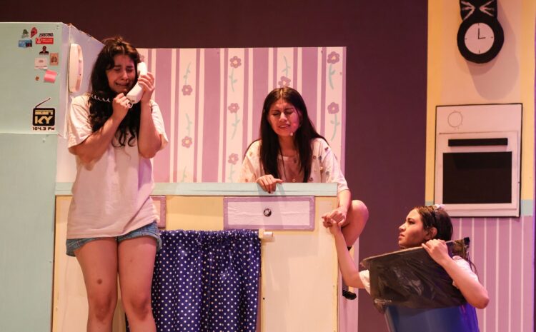  Cautiva “¡Violencia!” al público durante el Festival de Teatro de la Ciudad