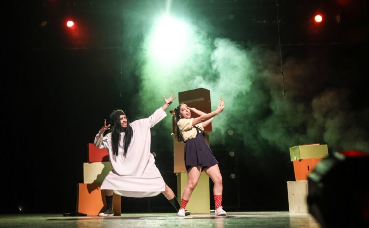  “Lucy, Bet y lo que hay allá” cautiva al público en el Festival de Teatro de la Ciudad